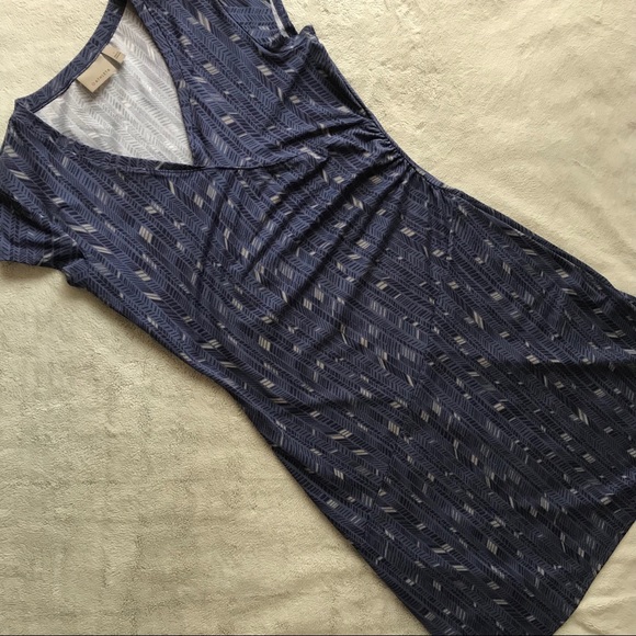 Athleta Dresses & Skirts - Athleta Nectar Wrap Dress Blue Gray Chevron Stripe
